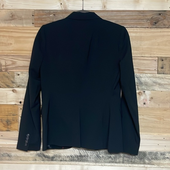 Banana Republic size 4 Black Fitted Stretch Two Button Blazer with Pockets - Picture 12 of 12